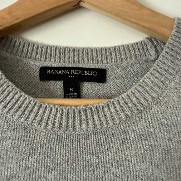 Banana Republic Heather Gray Knit Top - Picture 2 of 6